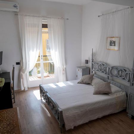 Beautiful Floral Apartment On Navigli Милан Экстерьер фото