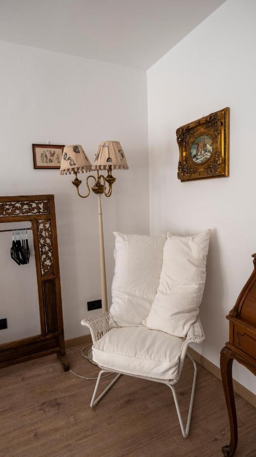 Beautiful Floral Apartment On Navigli Милан Экстерьер фото
